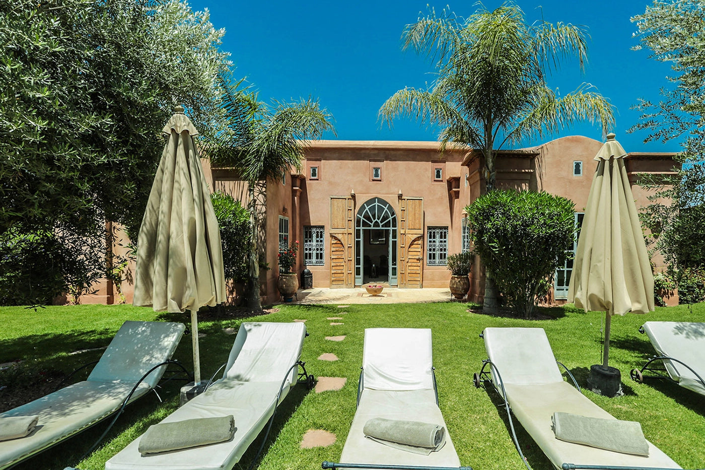 Villa Akhdar 18 – 3BR Palm Oasis with Heated Pool & Shared Domain Amenities
