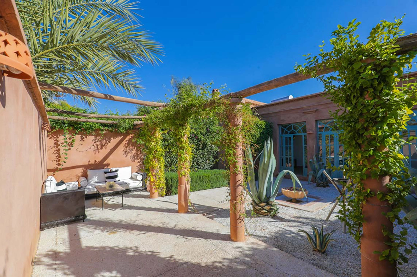 Villa Akhdar 18 – 3BR Palm Oasis with Heated Pool & Shared Domain Amenities