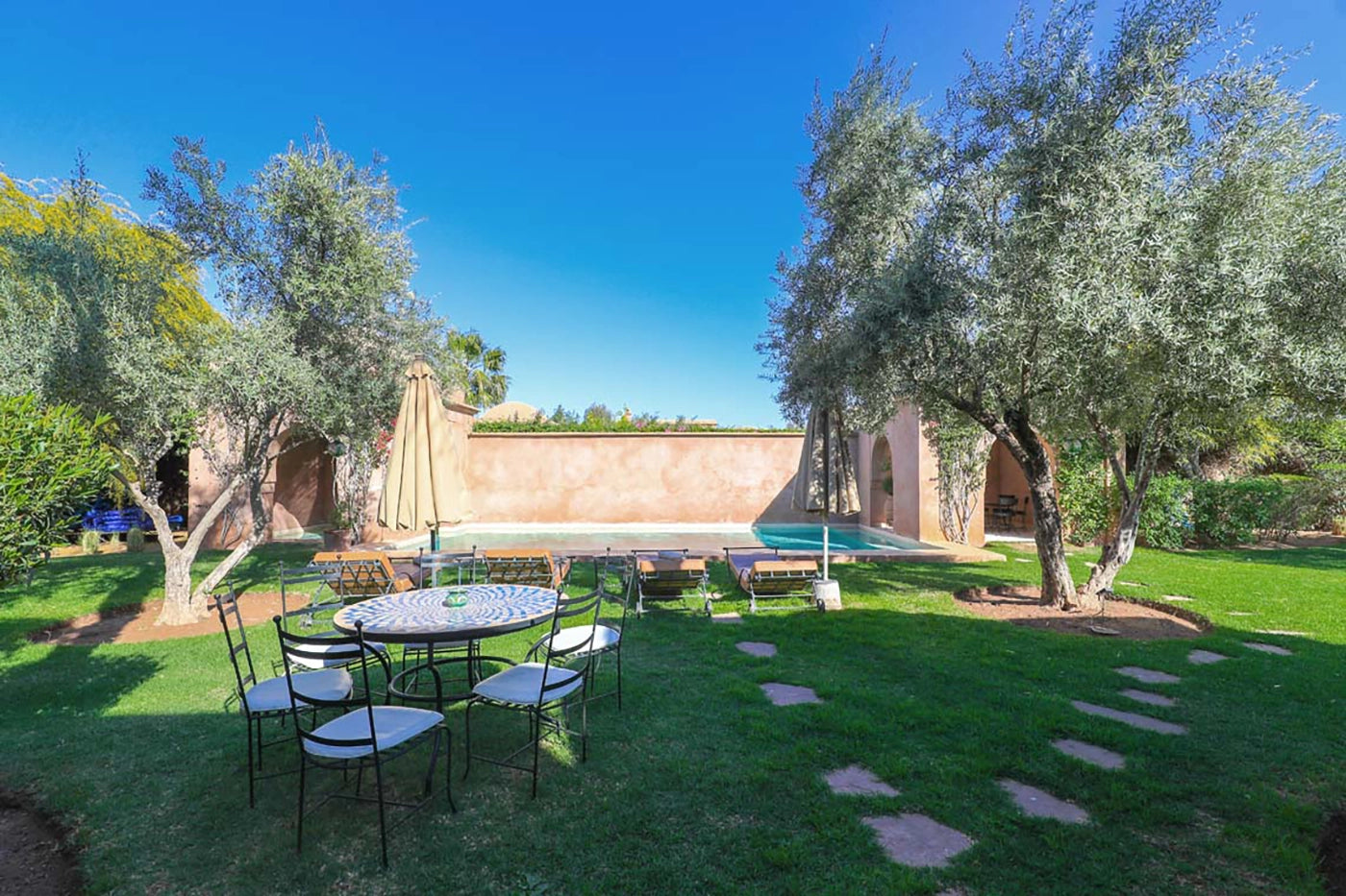 Villa Akhdar 18 – 3BR Palm Oasis with Heated Pool & Shared Domain Amenities