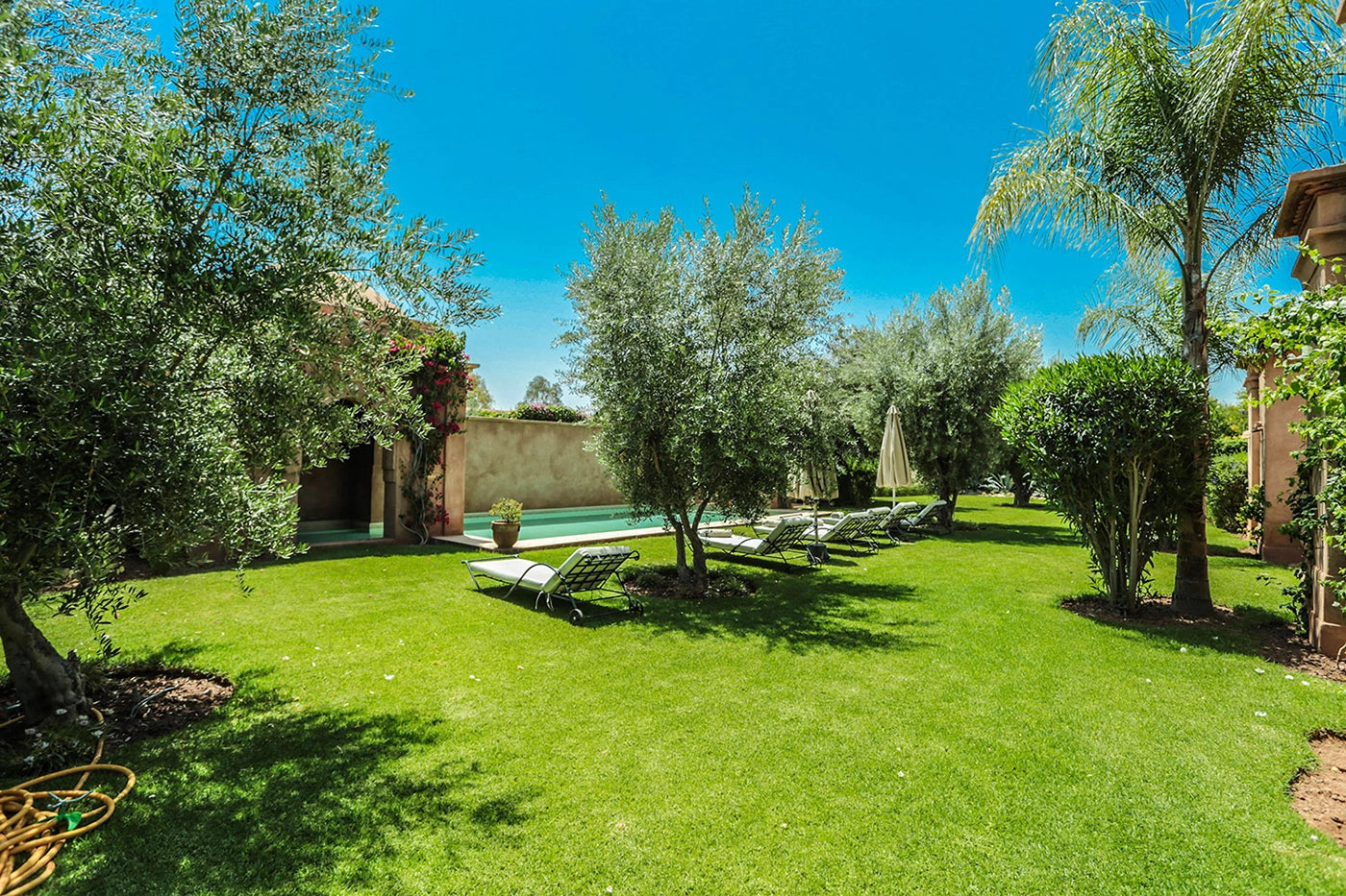 Villa Akhdar 18 – 3BR Palm Oasis with Heated Pool & Shared Domain Amenities