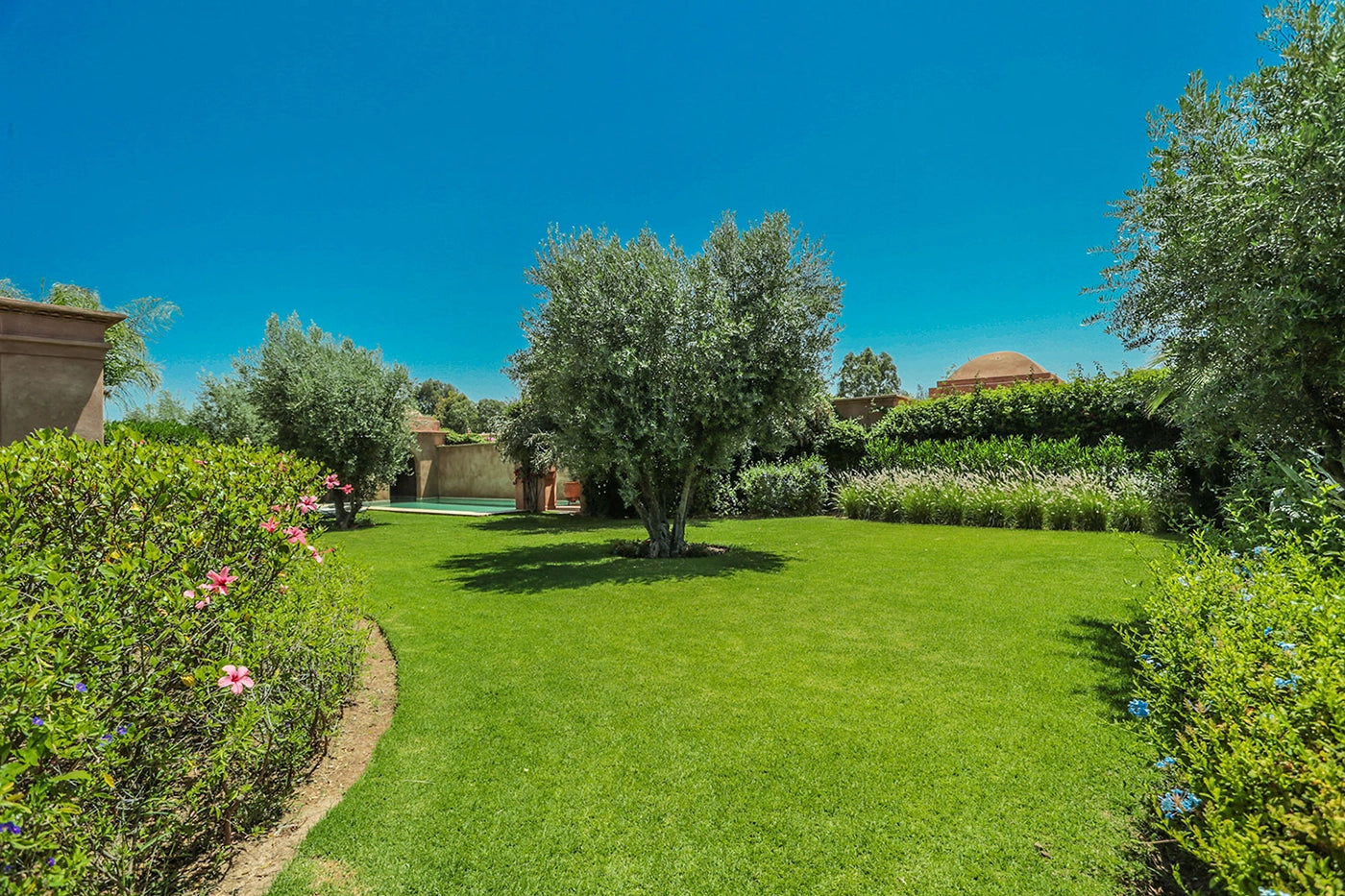 Villa Akhdar 18 – 3BR Palm Oasis with Heated Pool & Shared Domain Amenities