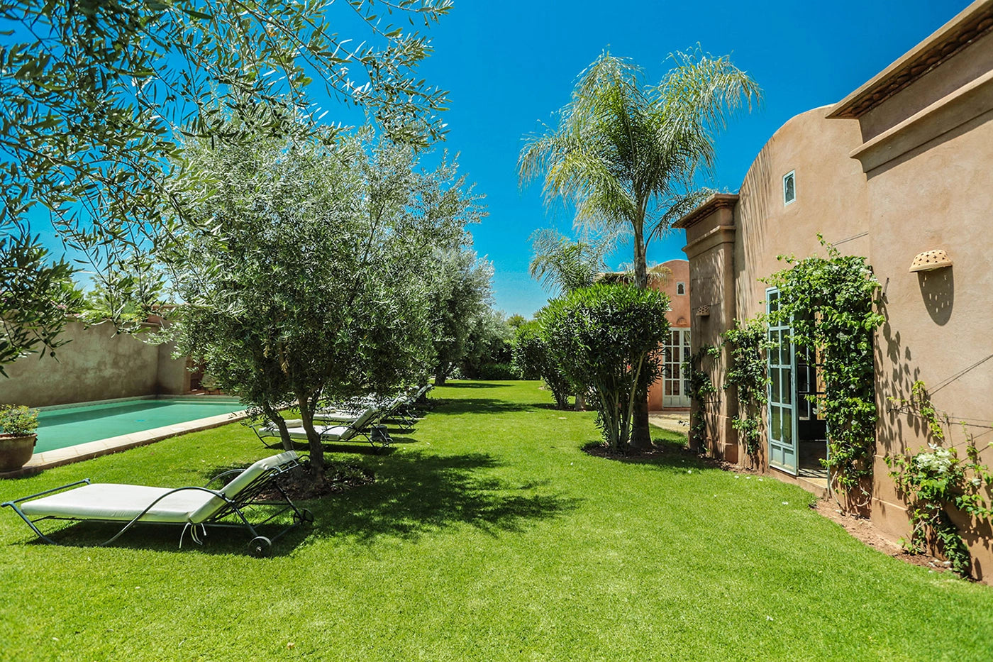 Villa Akhdar 18 – 3BR Palm Oasis with Heated Pool & Shared Domain Amenities