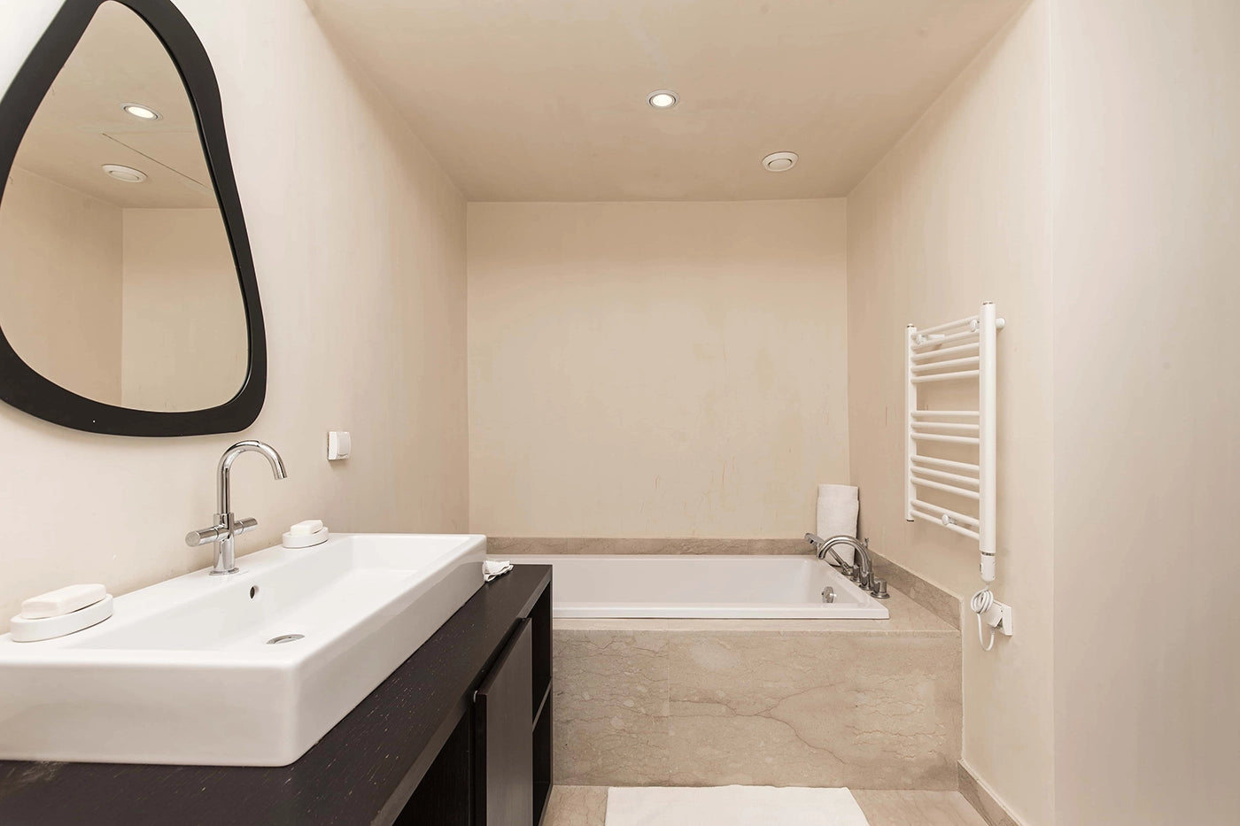 Villa Al Maaden – 4BR Golffront Villa with Heated Pool