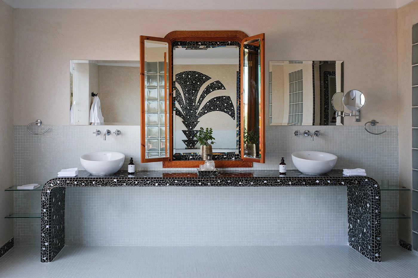 Villa Majdou – 5BR Art Deco Villa in Marrakech with Heated Pool