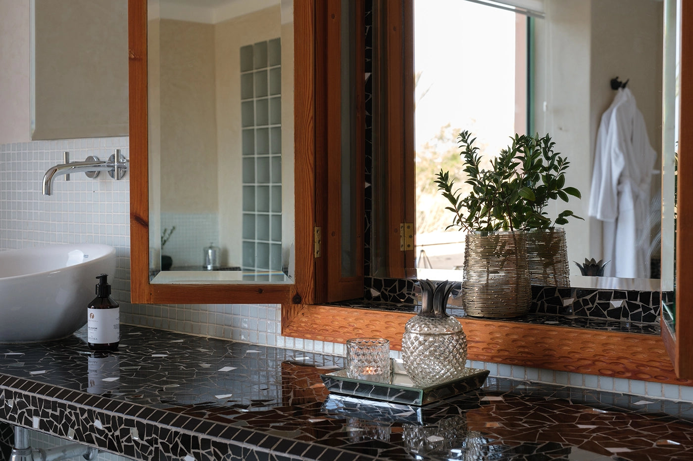 Villa Majdou – 5BR Art Deco Villa in Marrakech with Heated Pool