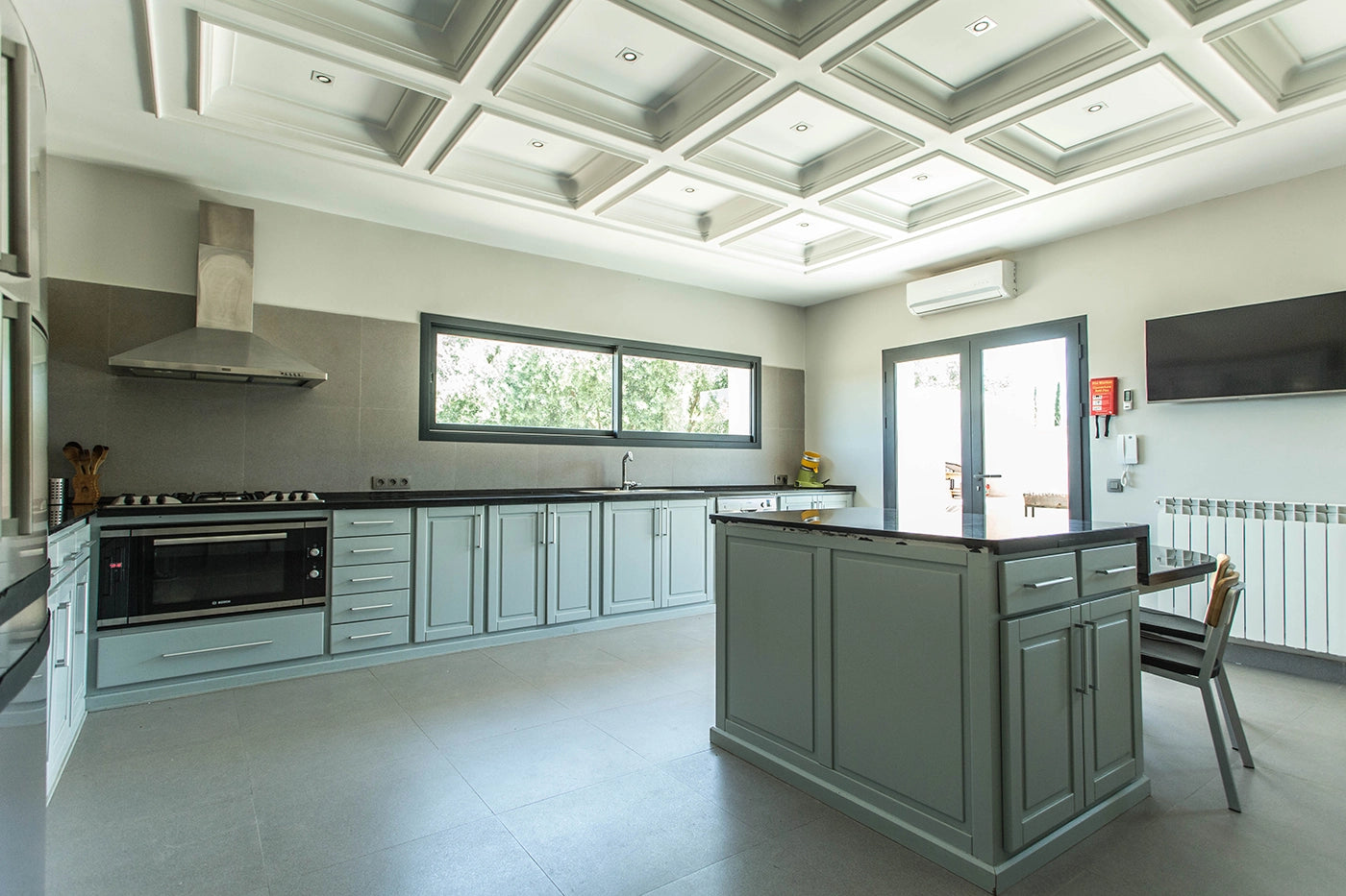 Villa Salamouni – 6BR Marrakech Family Villa with Heated Pool & Games