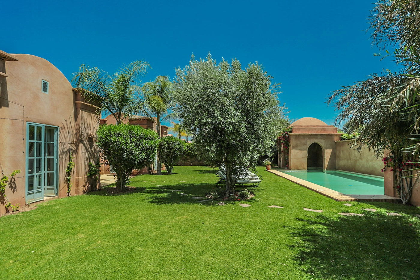 Villa Akhdar 18 – 3BR Palm Oasis with Heated Pool & Shared Domain Amenities