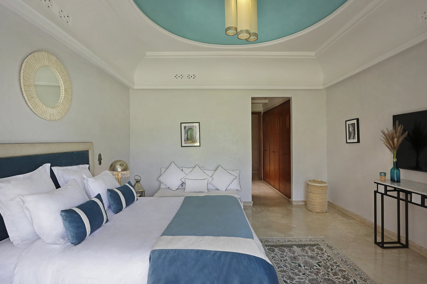 Villa Dar Neylla – 6BR Moroccan Estate with Heated Pool & Tennis Court