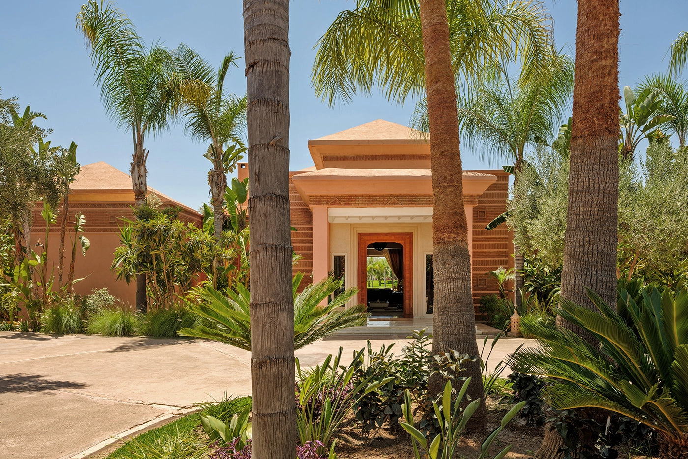 Villa Dar Neylla – 6BR Moroccan Estate with Heated Pool & Tennis Court