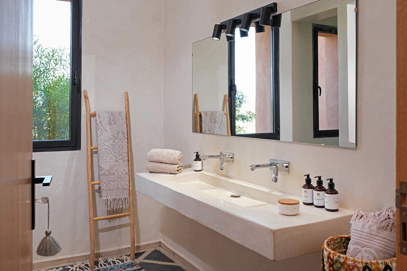 Villa Shelter – 5BR Marrakech Villa with Heated Pool & Family Games